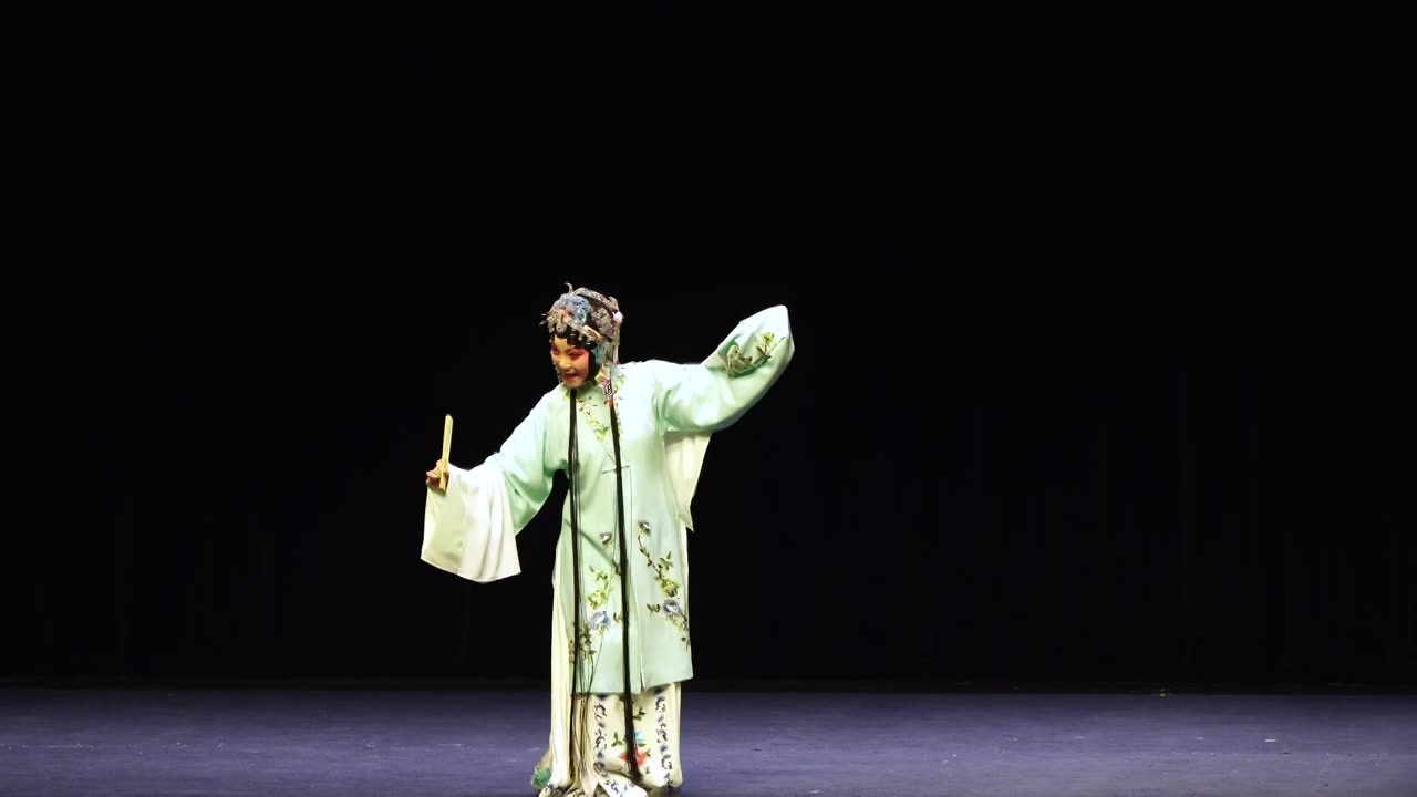 中国传统非遗戏曲昆曲牡丹亭游园惊梦杜丽娘视频素材画面1