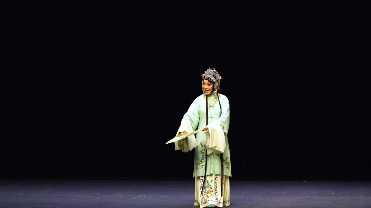 中国传统非遗戏曲昆曲牡丹亭游园惊梦杜丽娘视频素材画面4