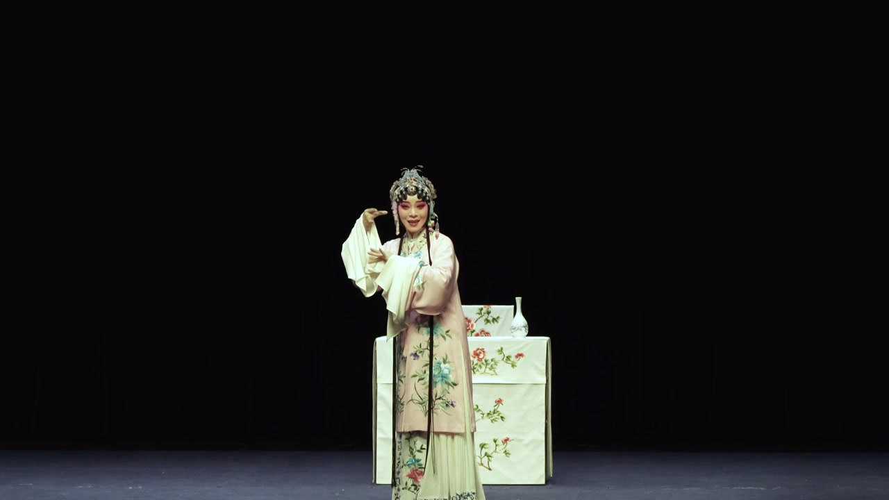 中国传统非遗戏曲昆曲牡丹亭游园惊梦杜丽娘视频素材画面4