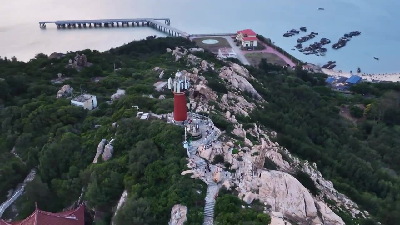 航拍福建莆田市湄洲岛妈祖文化旅游区鹅尾神石园风光视频素材画面1