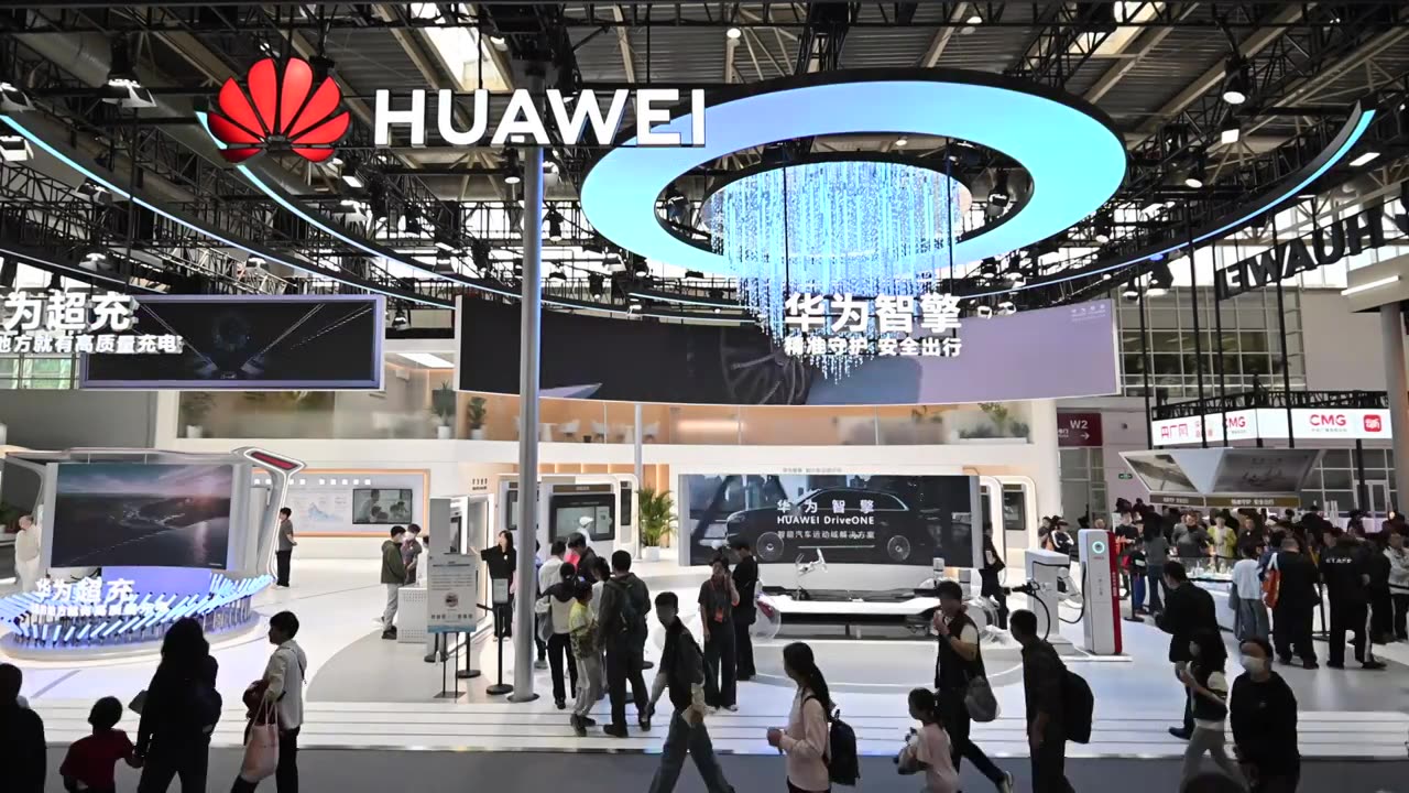 2026北京国际车展华为展台高位全景视频视频素材画面4