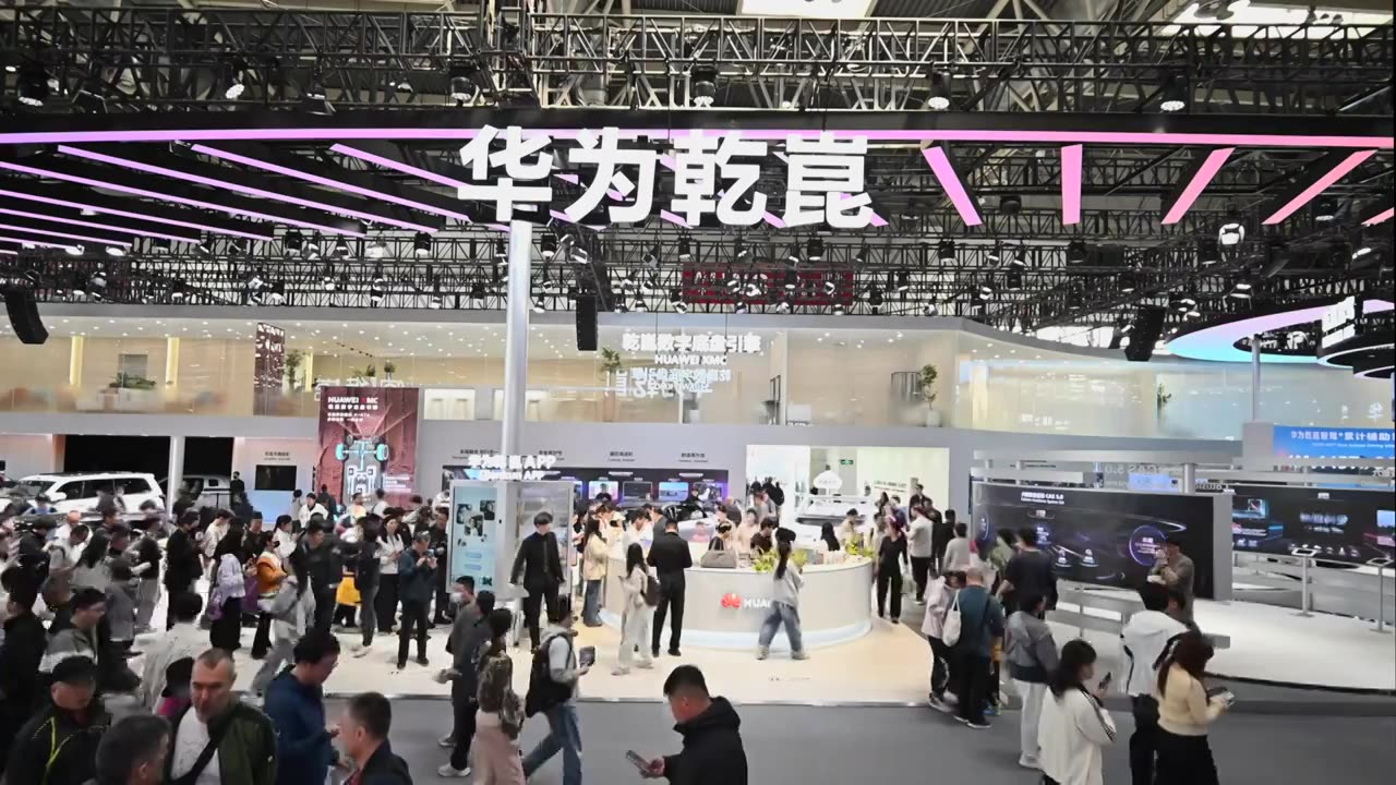 2026北京国际车展华为展台高位全景视频视频素材画面4