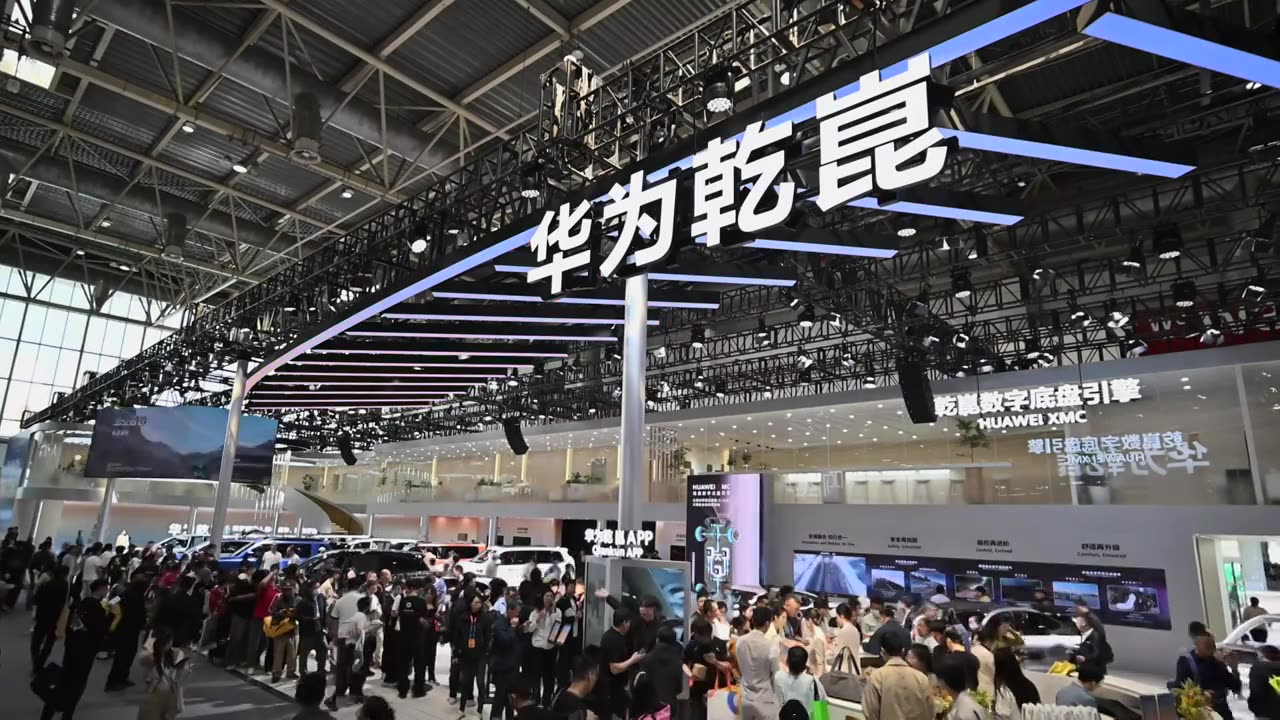 2026北京国际车展华为展台高位全景视频视频素材画面4