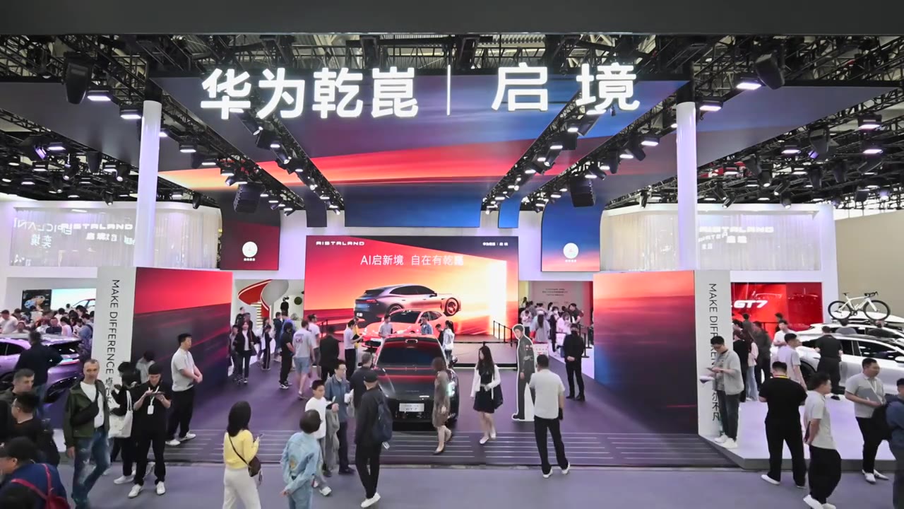 2026北京国际车展华为展台高位全景视频视频素材画面3