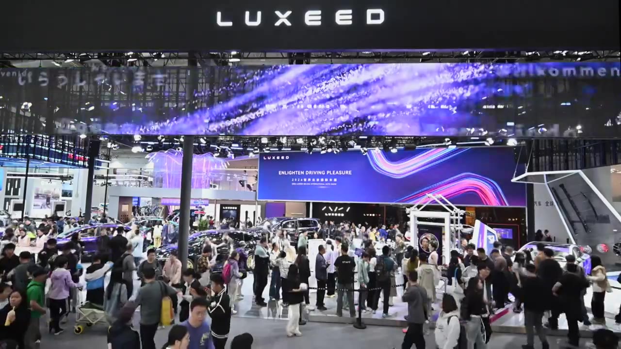 2026北京国际车展华为展台高位全景视频视频素材画面4