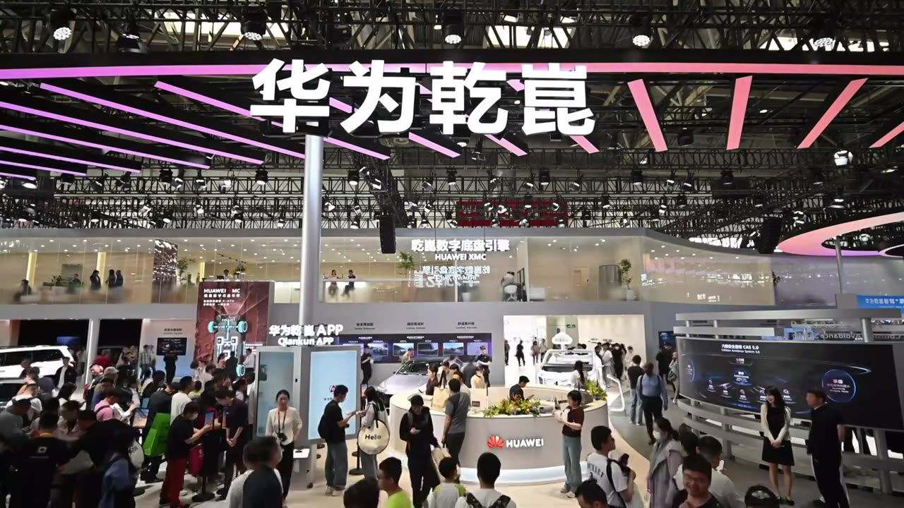 2026北京国际车展华为乾昆展台高位全景视频视频素材画面4