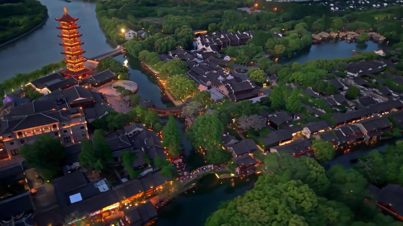 乌镇西栅白莲塔夜景航拍视频素材画面4