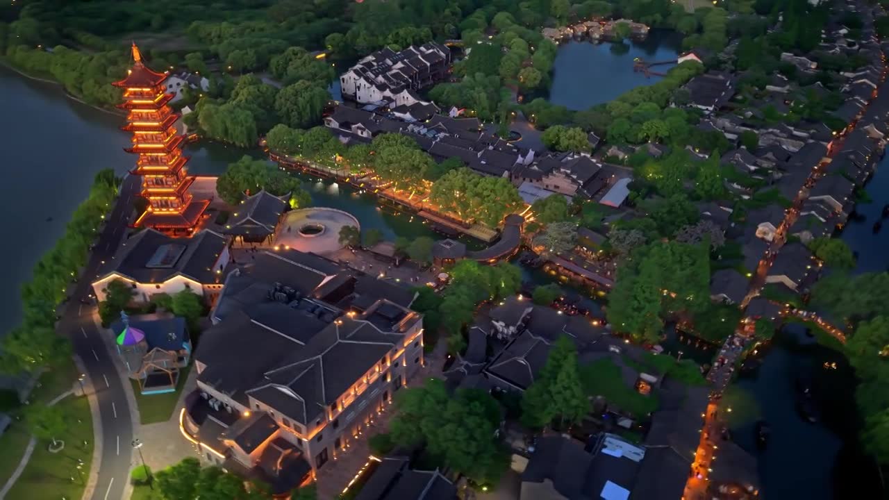 乌镇西栅白莲塔夜景航拍视频素材画面1