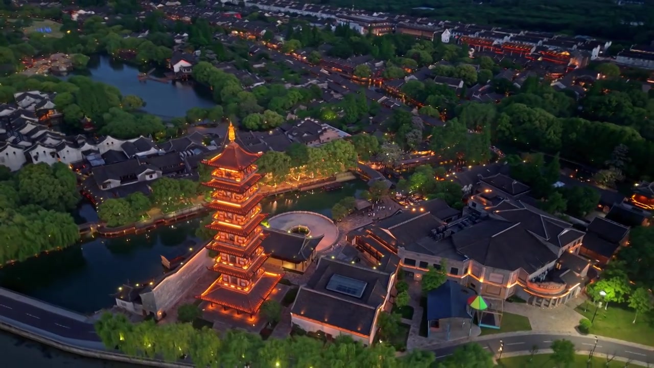 乌镇西栅白莲塔夜景航拍视频素材画面4