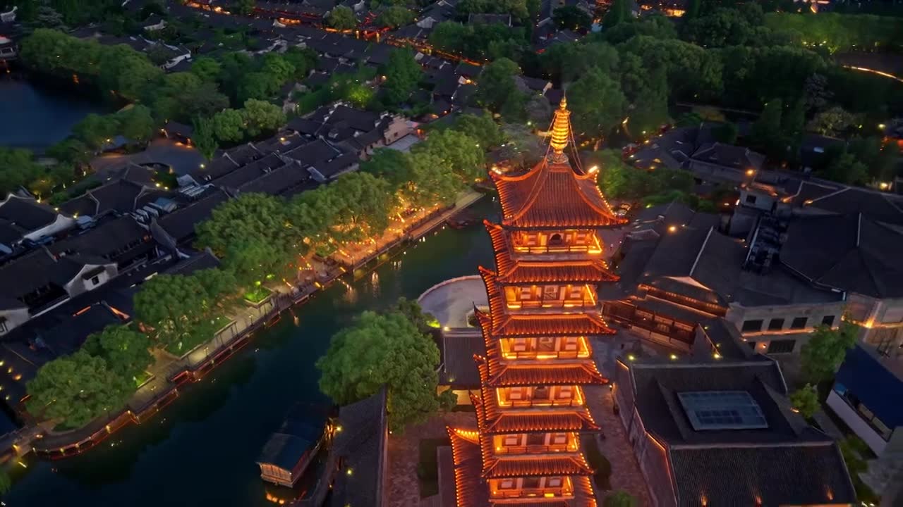 乌镇西栅白莲塔夜景航拍视频素材画面1