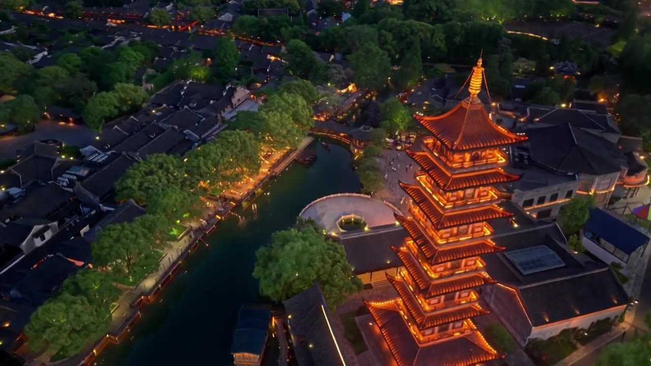 乌镇西栅白莲塔夜景航拍视频素材画面4