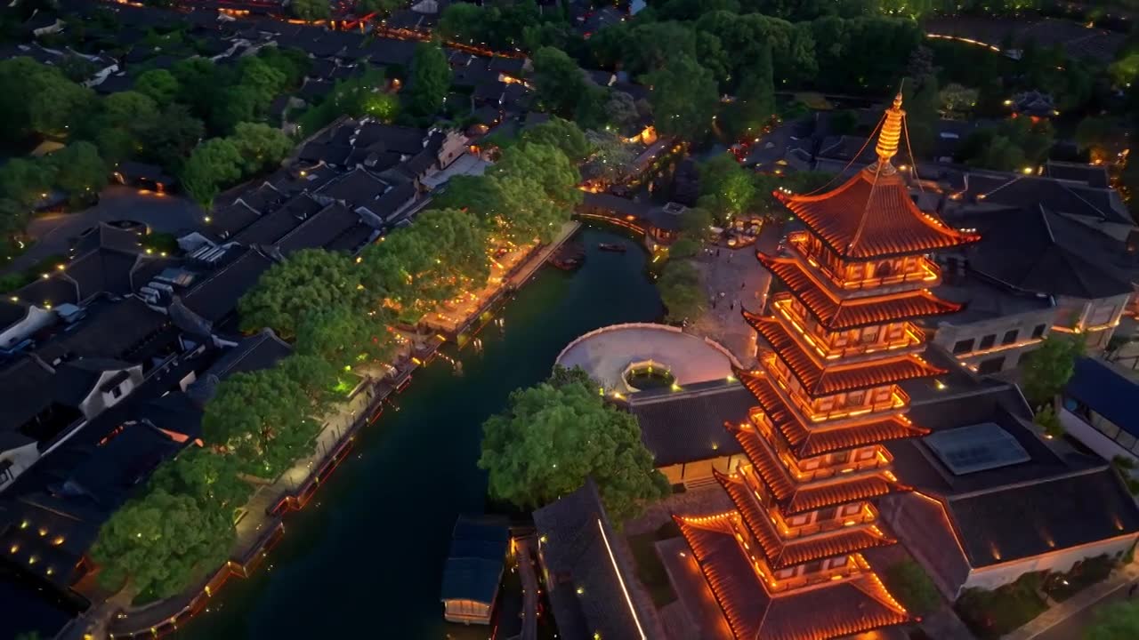 乌镇西栅白莲塔夜景航拍视频素材画面1