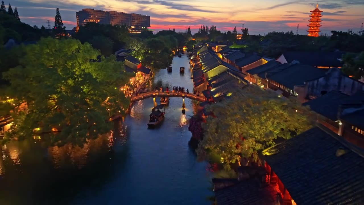 乌镇西栅白莲塔夜景航拍视频素材画面1