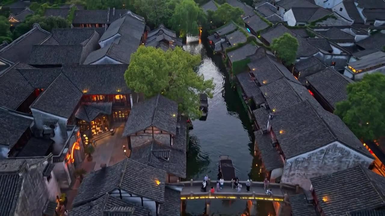 乌镇西栅夜景航拍视频素材画面1