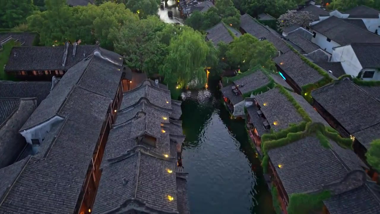 乌镇西栅夜景航拍视频素材画面3