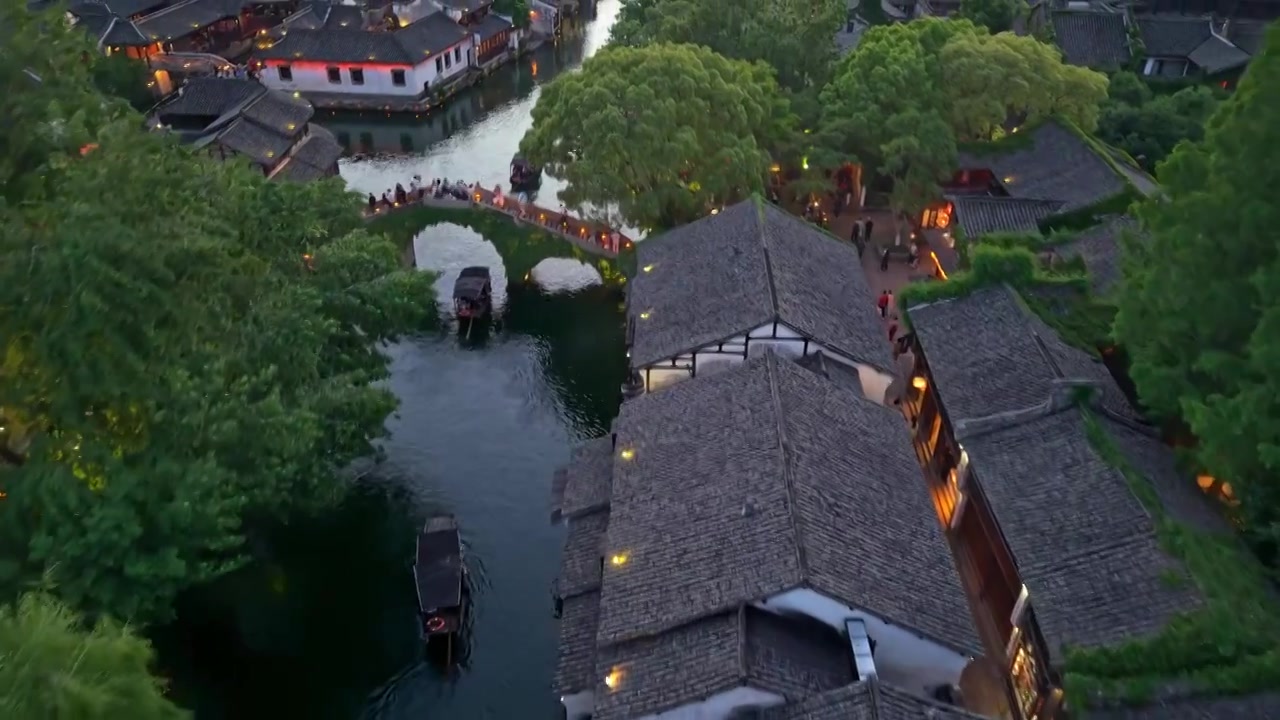 乌镇西栅夜景航拍视频素材画面3