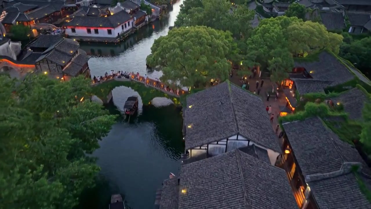 乌镇西栅夜景航拍视频素材画面4