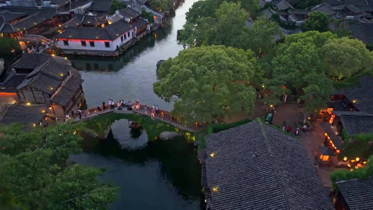 乌镇西栅夜景航拍视频素材画面1