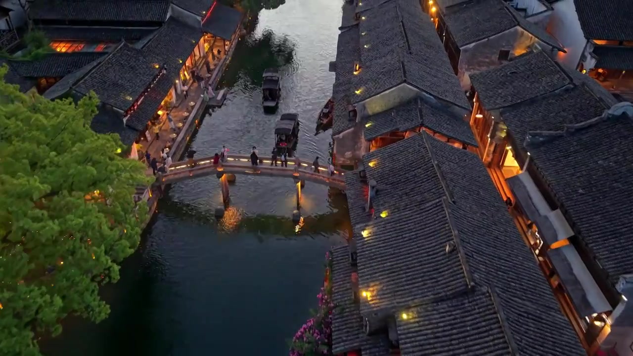 乌镇西栅夜景航拍视频素材画面3