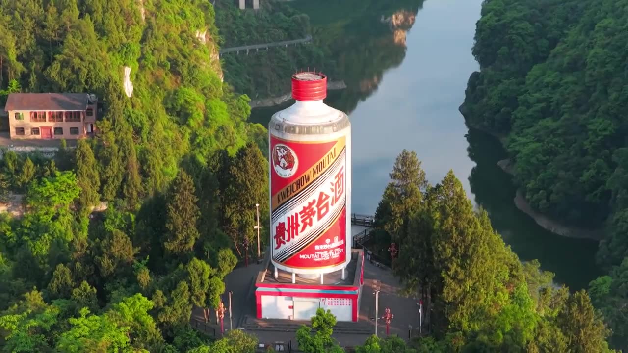 贵州茅台镇美酒河赤水河畔遵义白酒基地视频素材画面1