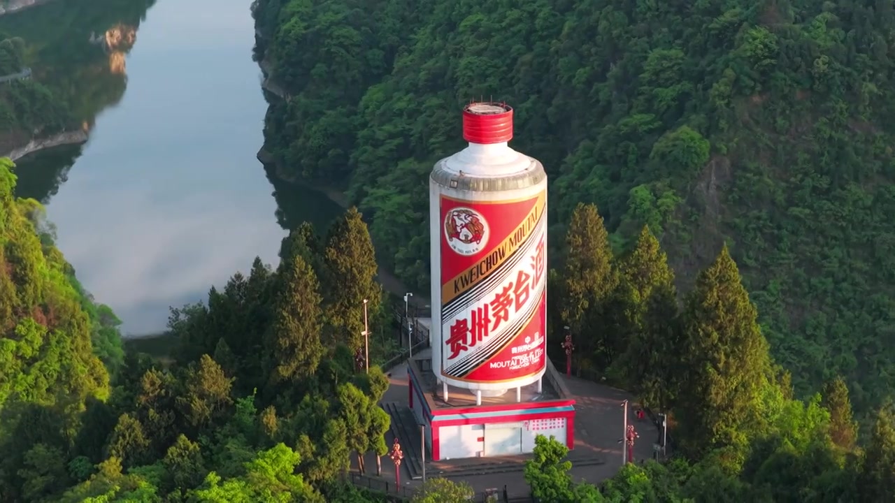 贵州茅台镇美酒河赤水河畔遵义白酒基地视频素材画面4