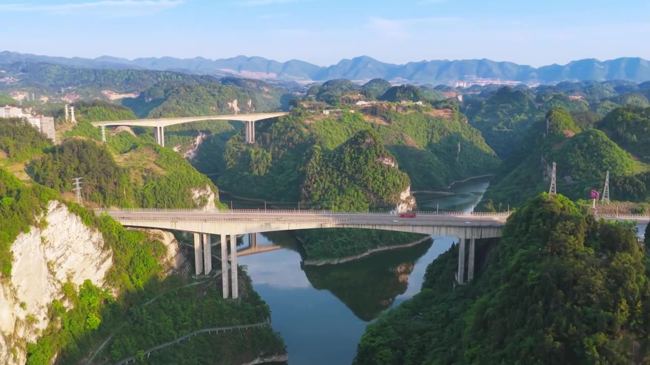 贵州茅台镇美酒河赤水河畔遵义白酒基地视频素材画面1