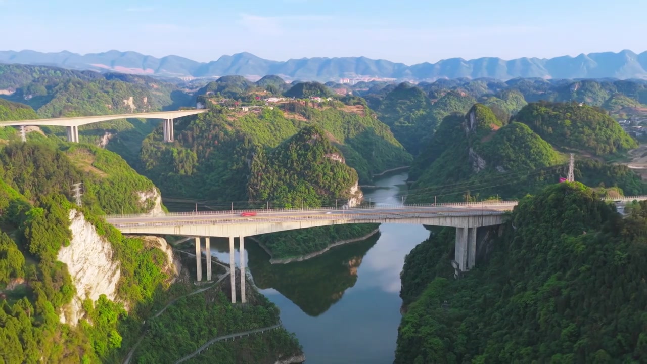 贵州茅台镇美酒河赤水河畔遵义白酒基地视频素材画面4