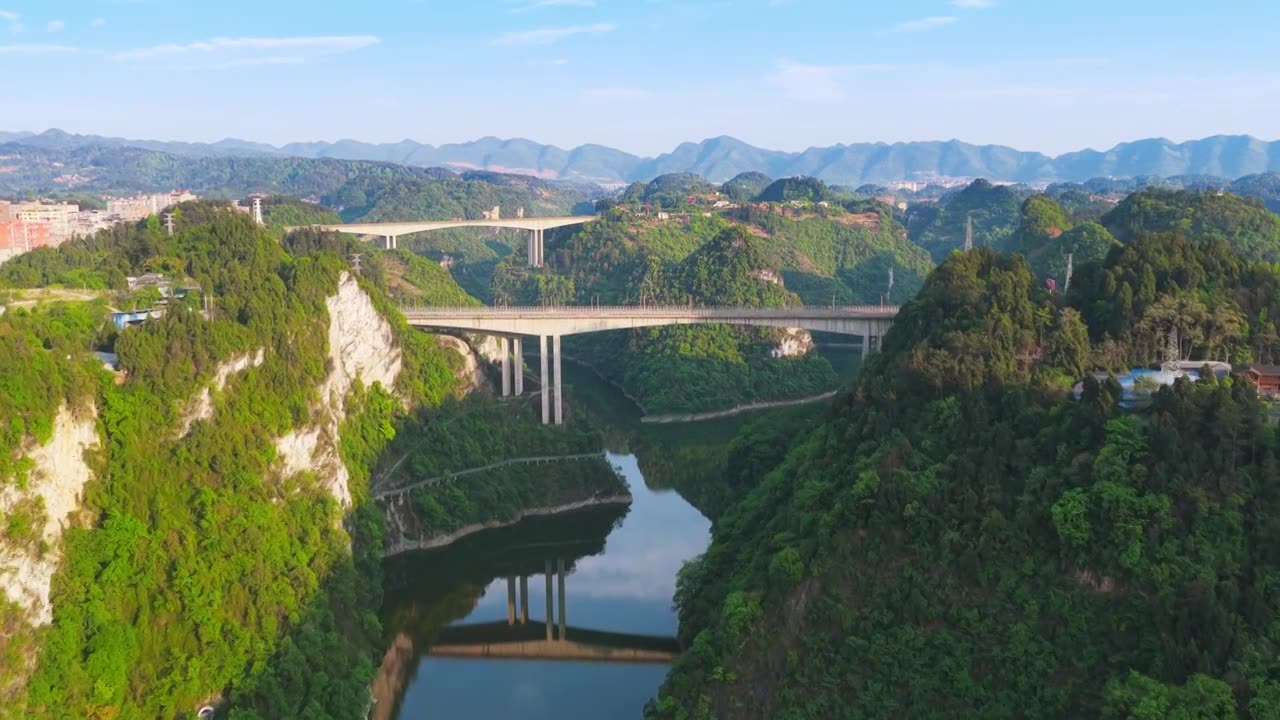 贵州茅台镇美酒河赤水河畔遵义白酒基地视频素材画面1