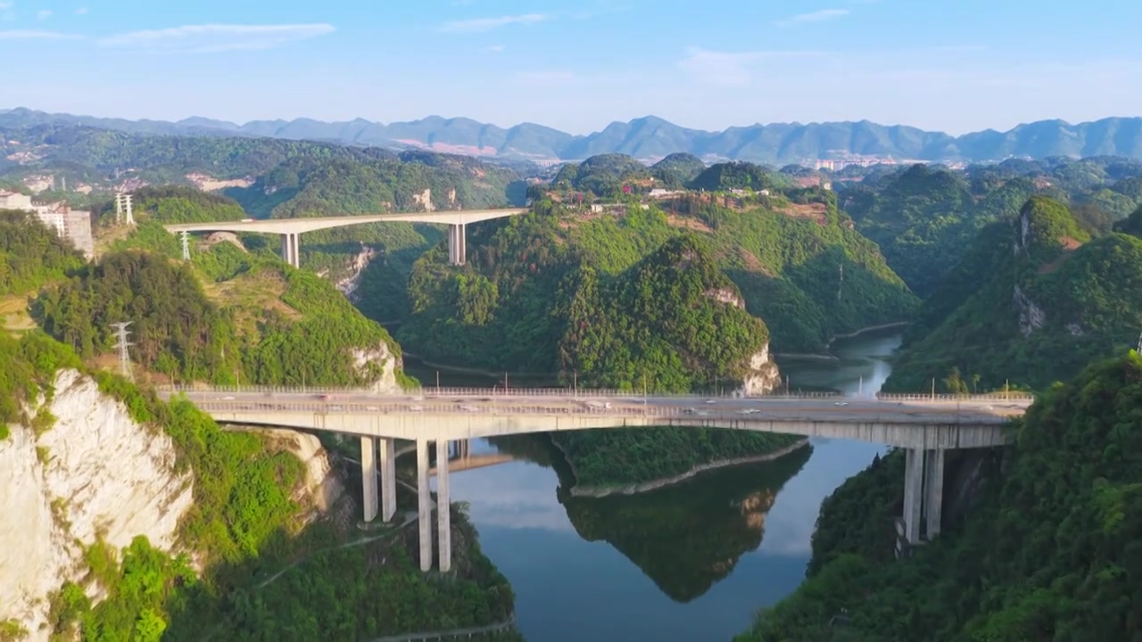 贵州茅台镇美酒河赤水河畔遵义白酒基地视频素材画面4