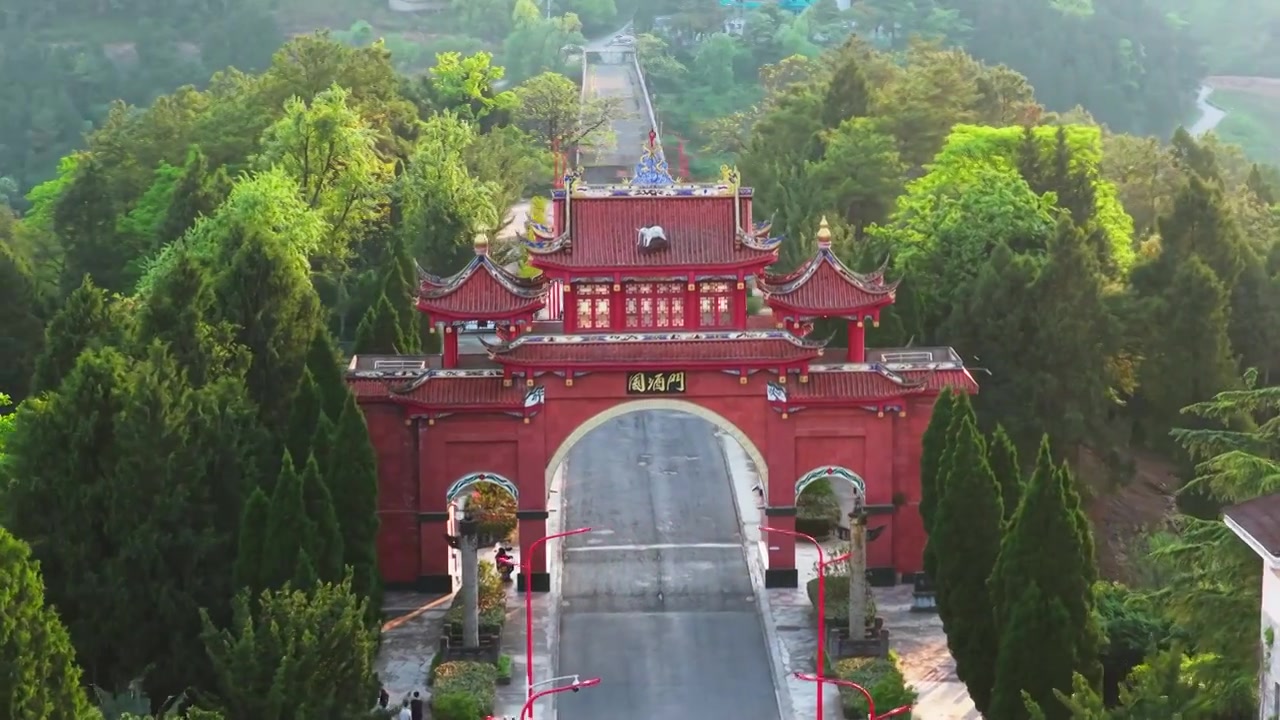 贵州茅台镇美酒河赤水河畔遵义白酒基地视频素材画面4