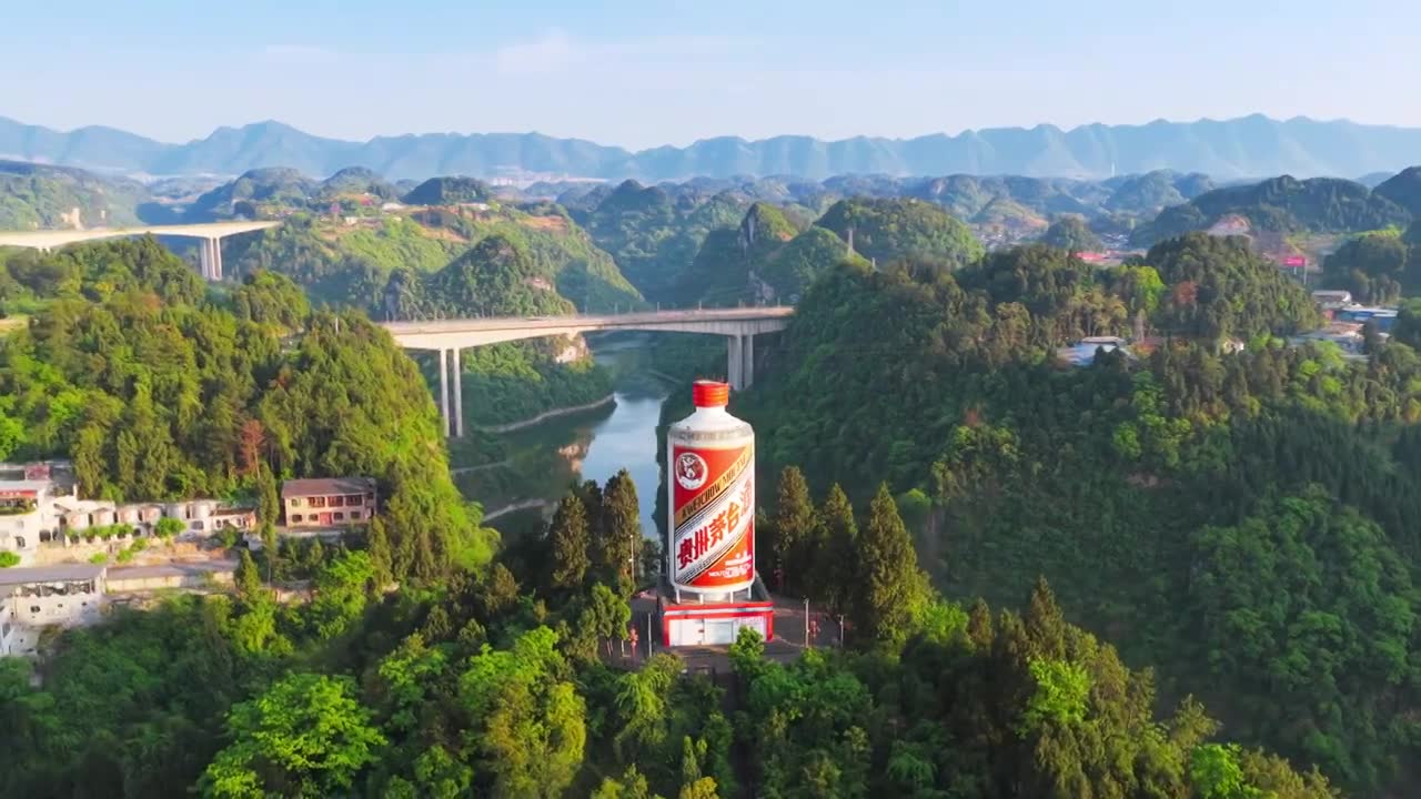 贵州茅台镇美酒河赤水河畔遵义白酒基地视频素材画面1