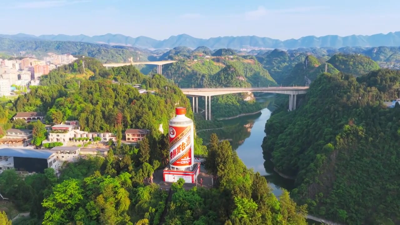 贵州茅台镇美酒河赤水河畔遵义白酒基地视频素材画面4
