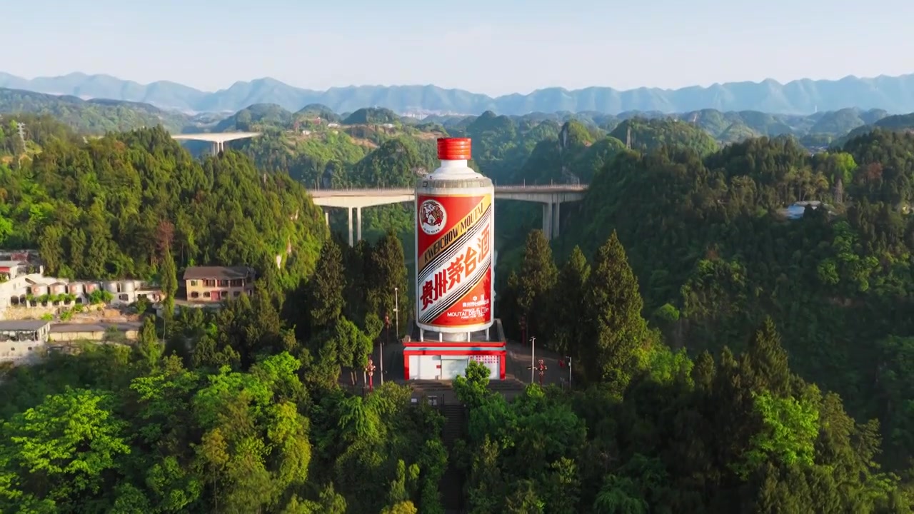贵州茅台镇美酒河赤水河畔遵义白酒基地视频素材画面4