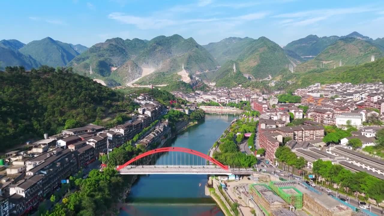 贵州茅台镇美酒河赤水河畔遵义白酒基地视频素材画面1