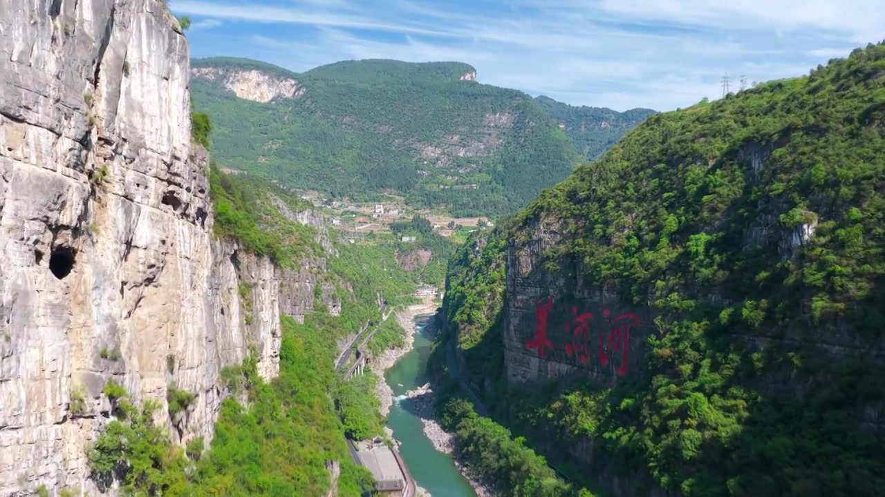 贵州茅台镇美酒河赤水河畔遵义白酒基地视频素材画面4