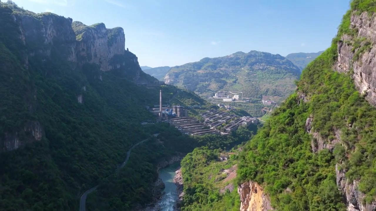 贵州茅台镇美酒河赤水河畔遵义白酒基地视频素材画面3