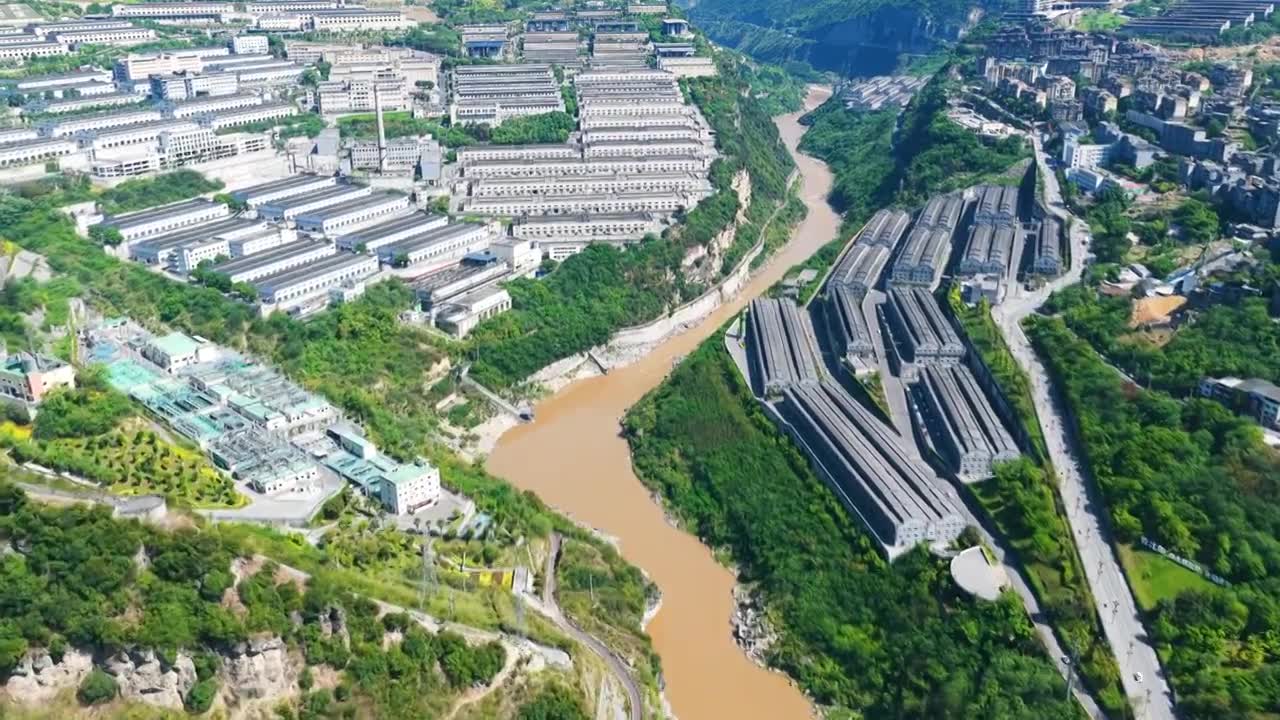 贵州茅台镇美酒河赤水河畔遵义白酒基地视频素材画面1
