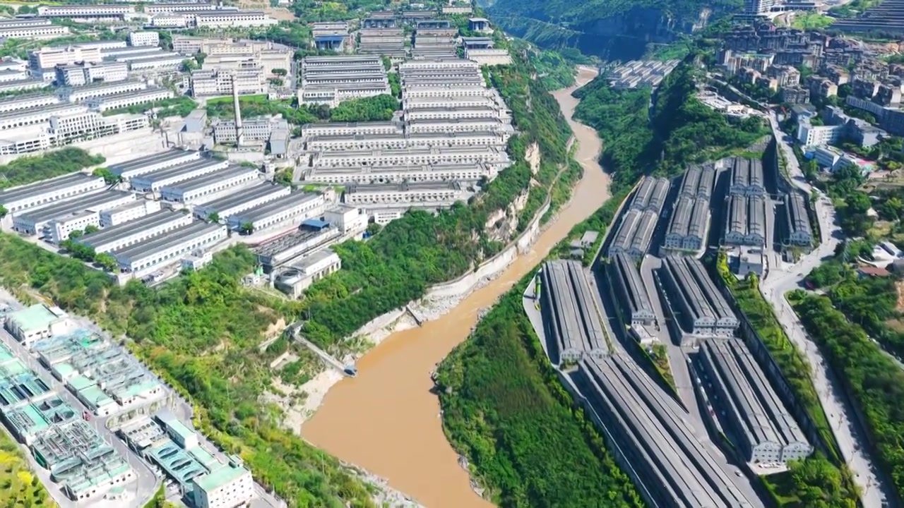 贵州茅台镇美酒河赤水河畔遵义白酒基地视频素材画面3