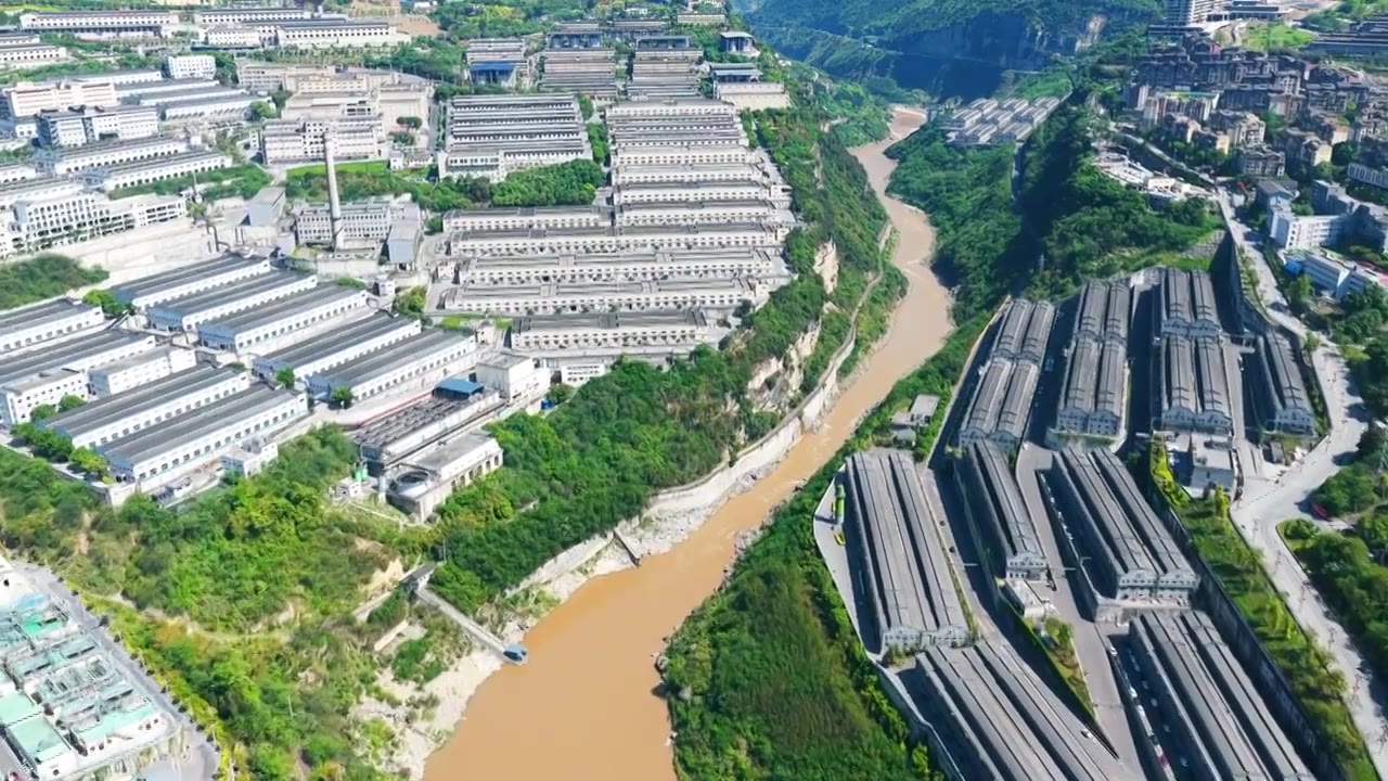 贵州茅台镇美酒河赤水河畔遵义白酒基地视频素材画面4