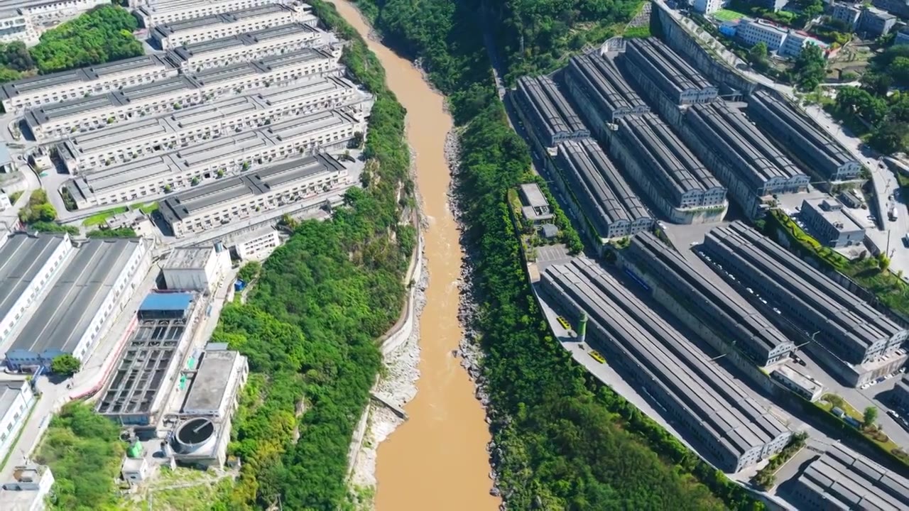 贵州茅台镇美酒河赤水河畔遵义白酒基地视频素材画面4