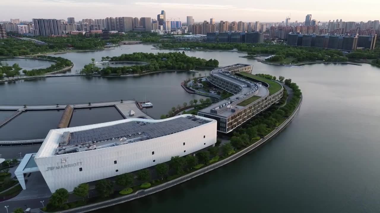 JW万豪酒店，上海之鱼景区，无人机航拍画面，上海市奉贤区，奉贤新城视频素材画面1