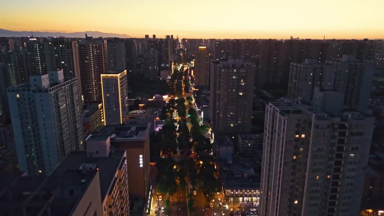 西安城墙西门安定门夜景航拍视频素材画面1
