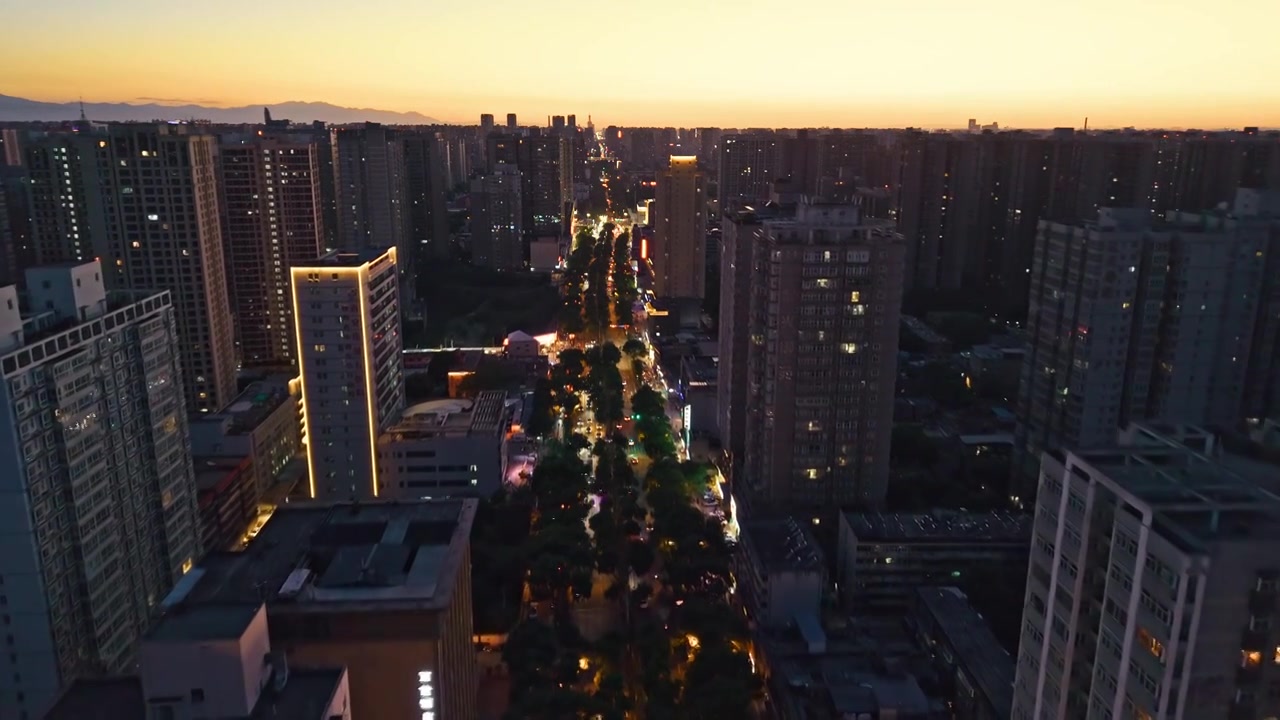 西安城墙西门安定门夜景航拍视频素材画面4