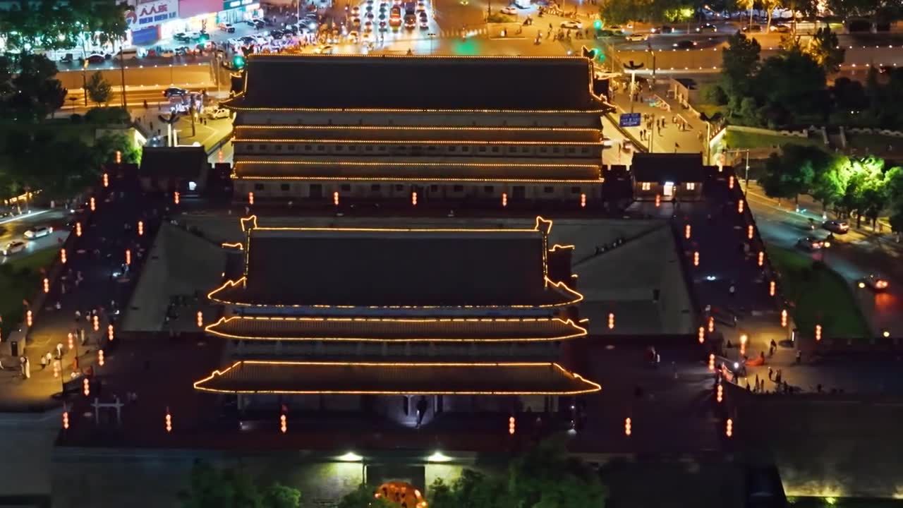 西安城墙西门安定门夜景航拍视频素材画面1