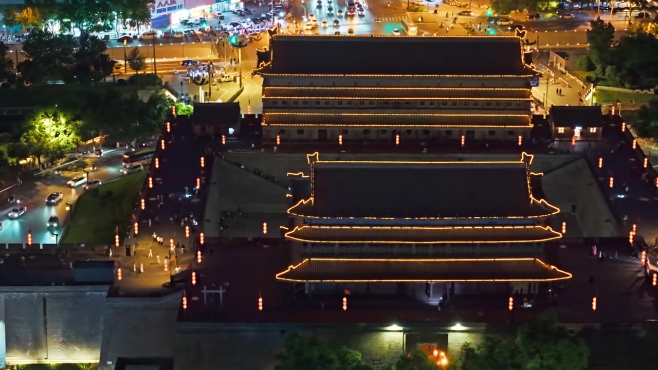 西安城墙西门安定门夜景航拍视频素材画面3