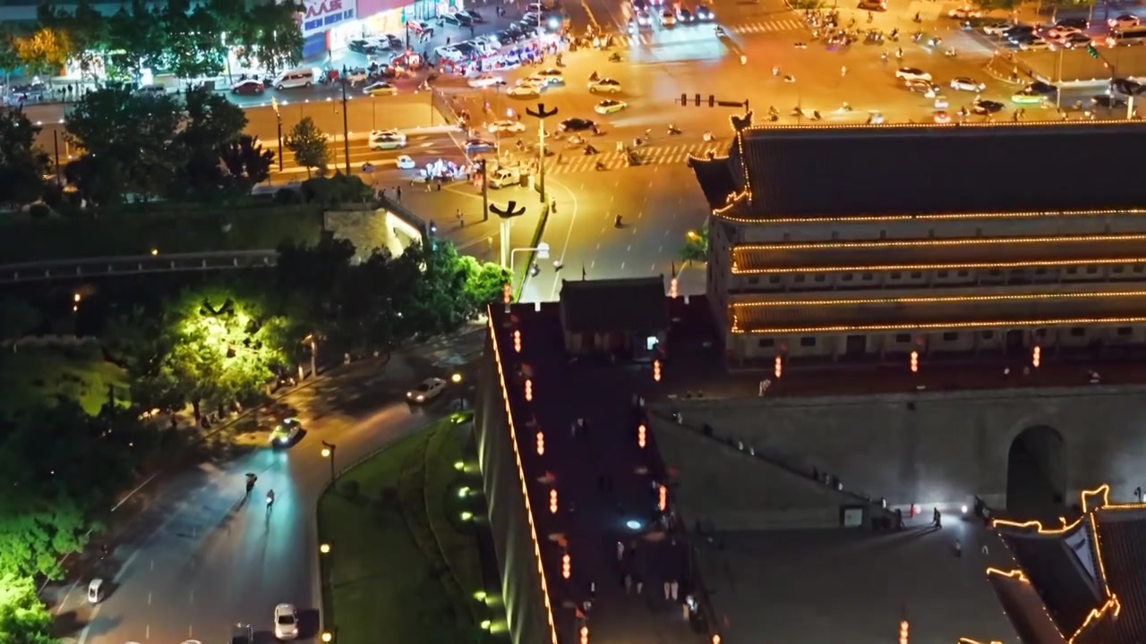 西安城墙西门安定门夜景航拍视频素材画面3