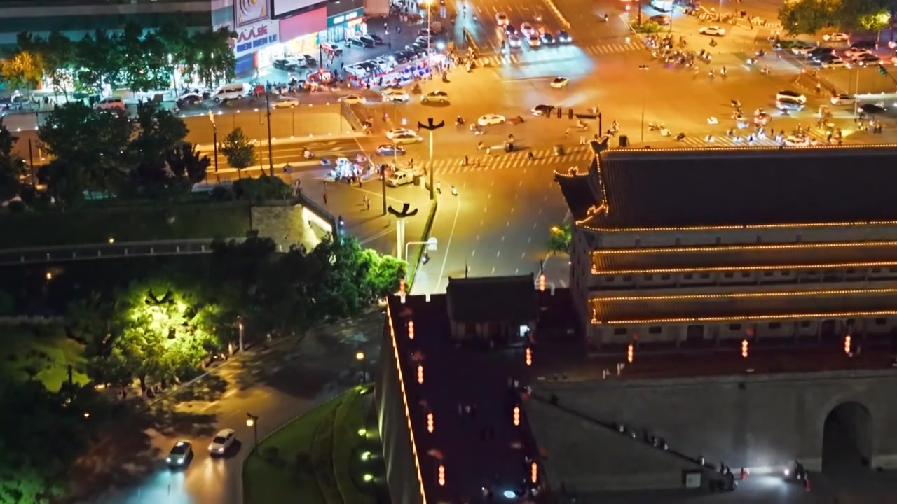 西安城墙西门安定门夜景航拍视频素材画面4