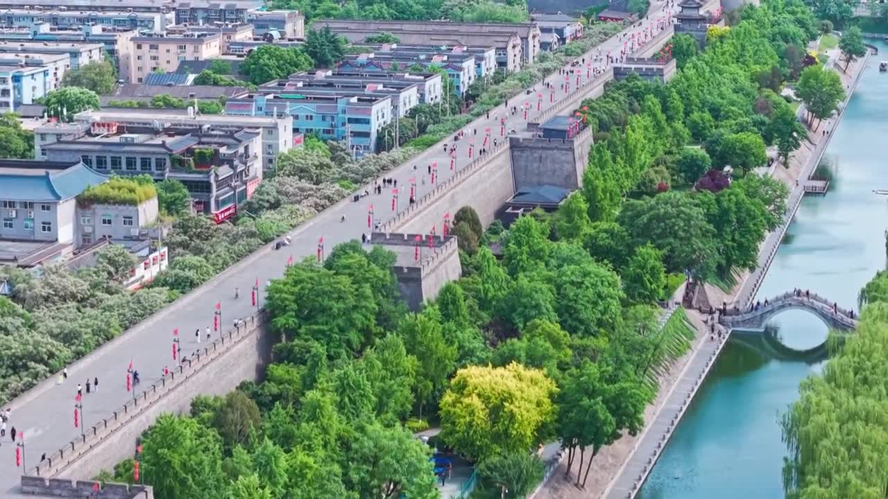 西安城墙西门安定门护城河五一航拍风景视频素材画面1