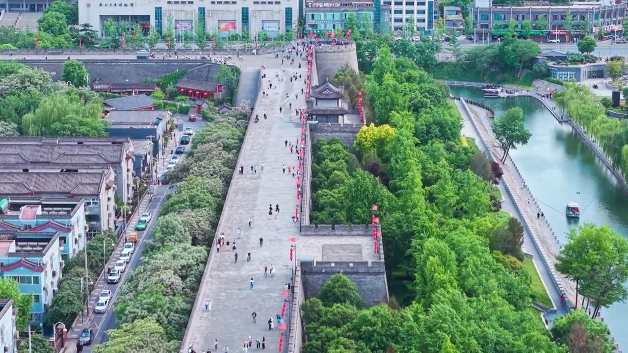 西安城墙西门安定门护城河五一航拍风景视频素材画面1