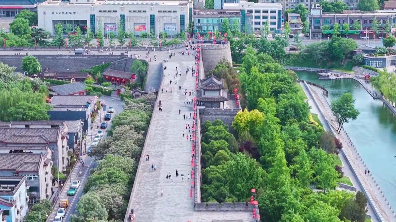 西安城墙西门安定门护城河五一航拍风景视频素材画面4
